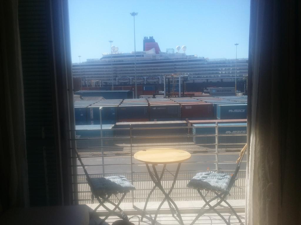 Harbour Bridge Suite 220 *