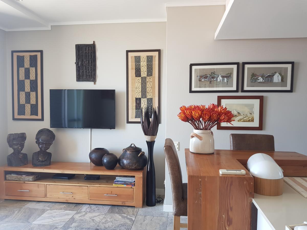 Harbour Bridge Suite 220