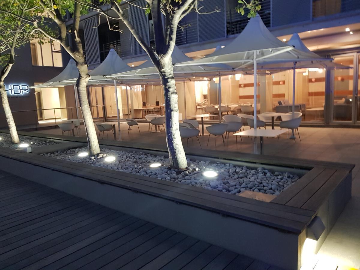 Harbour Bridge Suite 220