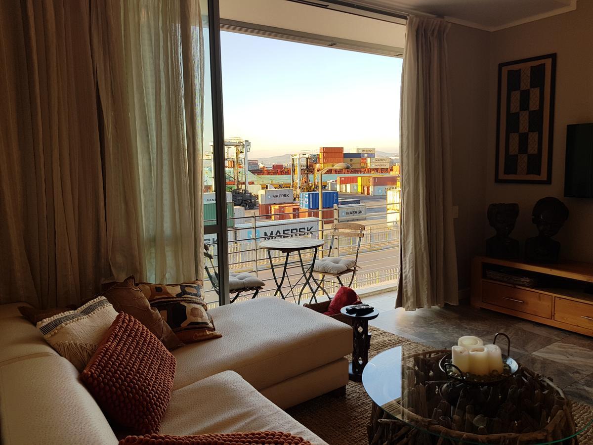 Harbour Bridge Suite 220 *