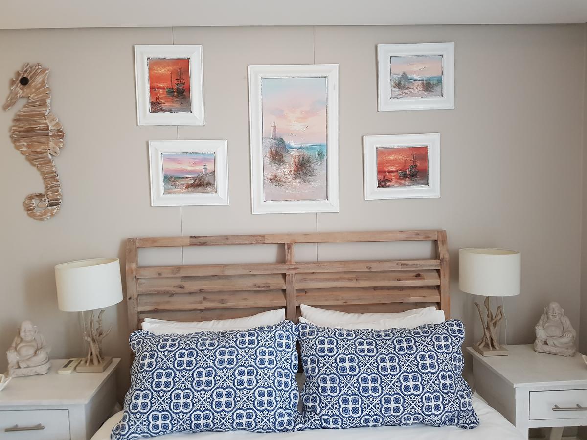 Harbour Bridge Suite 220 *