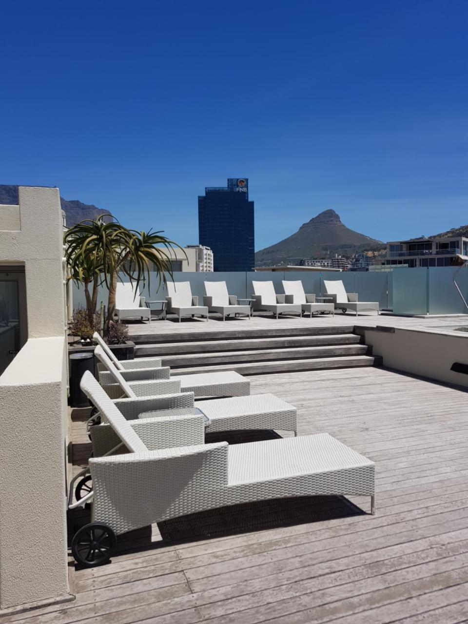 Harbour Bridge Suite 220 *